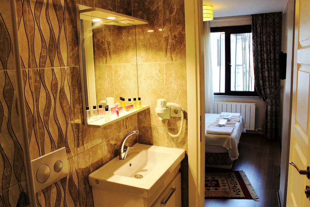 Superior Triple Room With Blue Mosque View photo 2