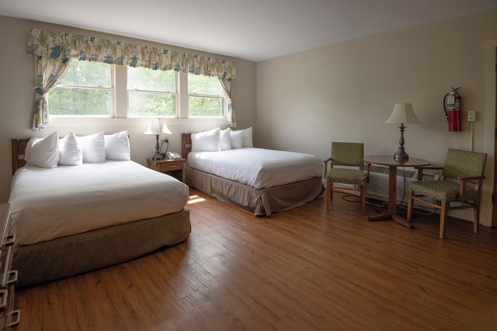 Room, 2 Double Beds (Woodland)
