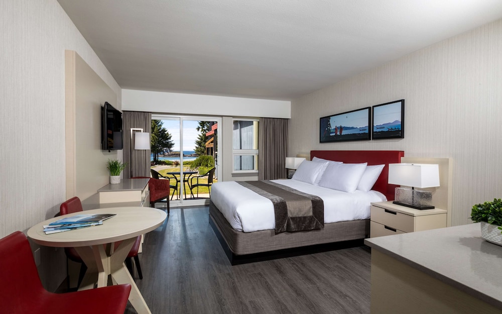 Standard Room, 1 King Bed, Accessible, Ground Floor