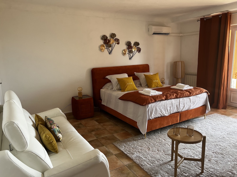 Superior Suite, Ensuite, Sea View (Ocre) photo 1