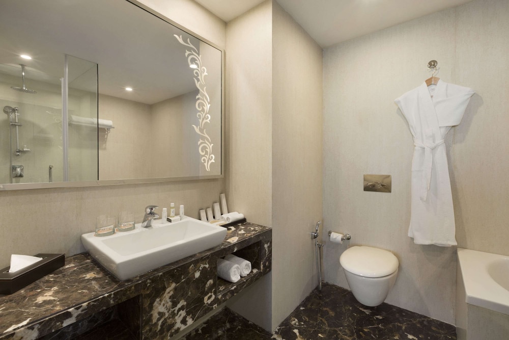 Suite Room with 2 Way Airport Transfers photo 2