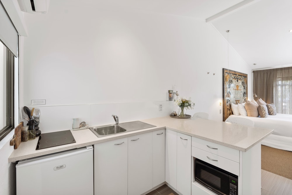 Bath Suite - Photo 15