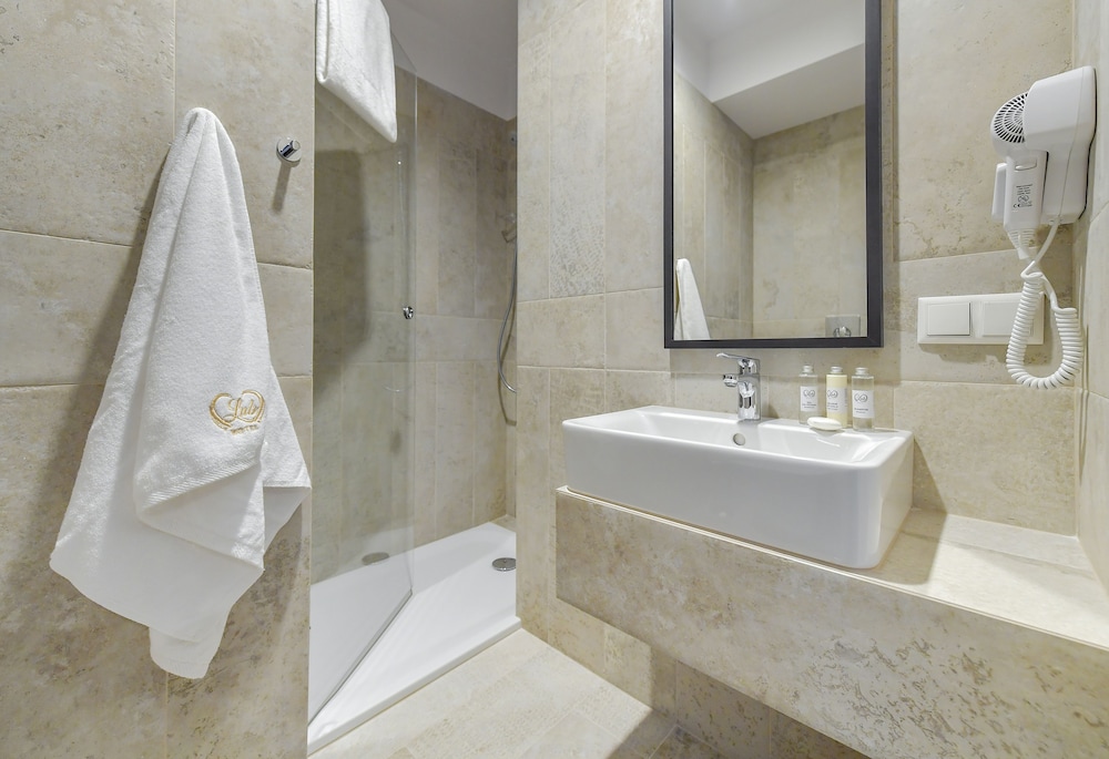 Standard Triple Room - Photo 5