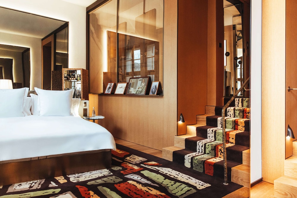 Junior Suite, 1 King Bed, Air conditioning