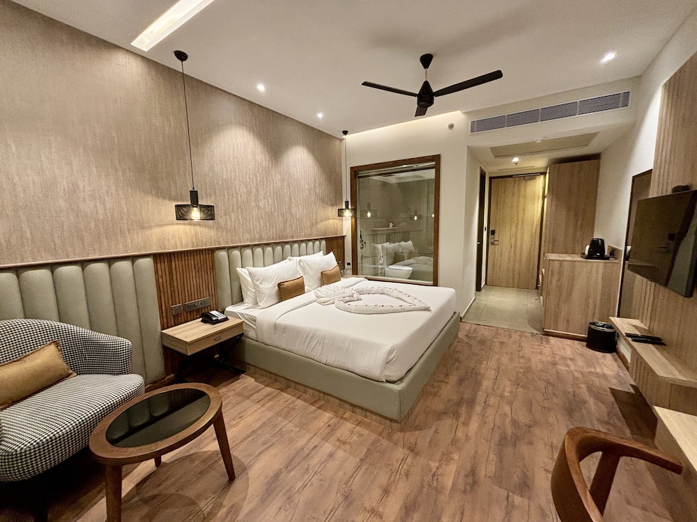Deluxe Room - Photo 6