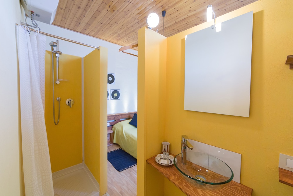 Basic Double Room photo 3