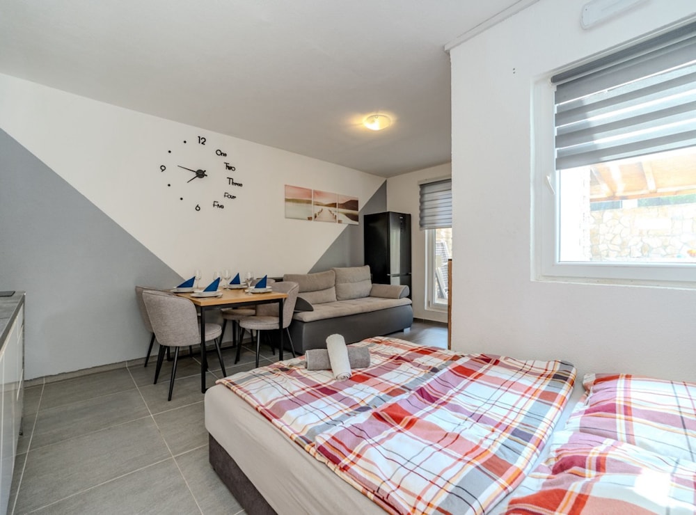 Studio (Studio Apartment with Terrace S2)