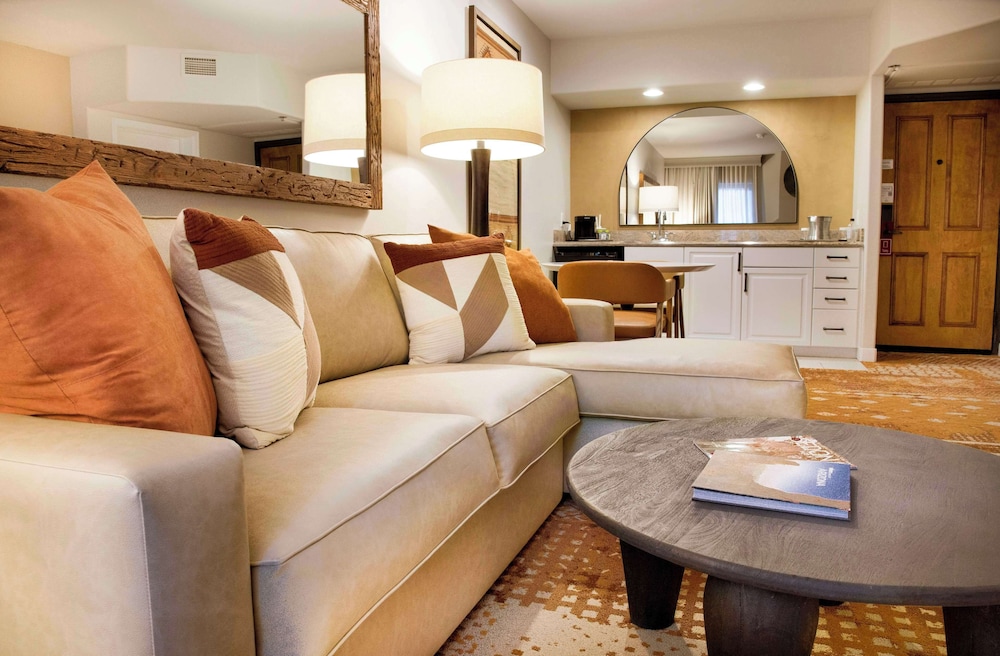 Premium Suite, 2 Queen Beds (Redrock View) - Photo 4