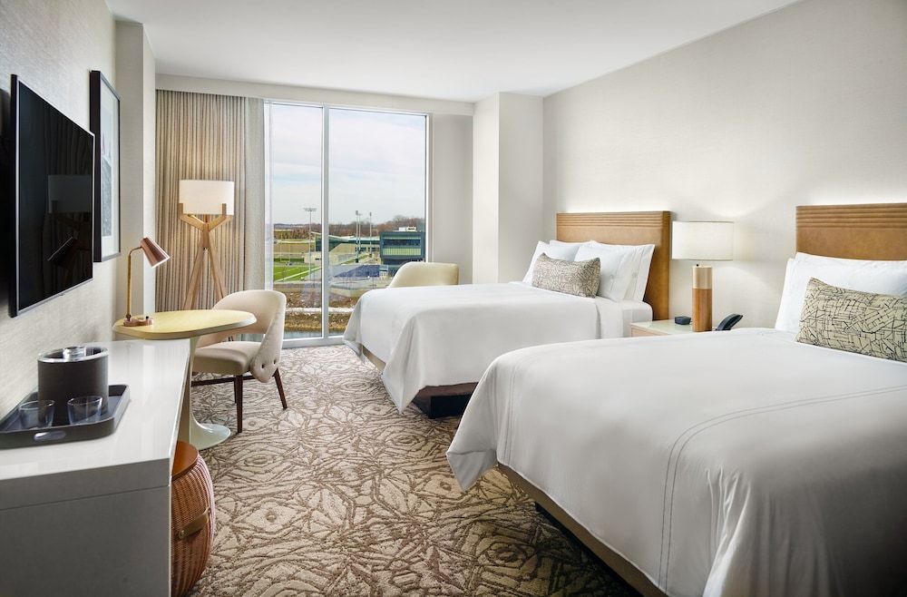 Deluxe Room, 2 Queen Beds - Photo 1