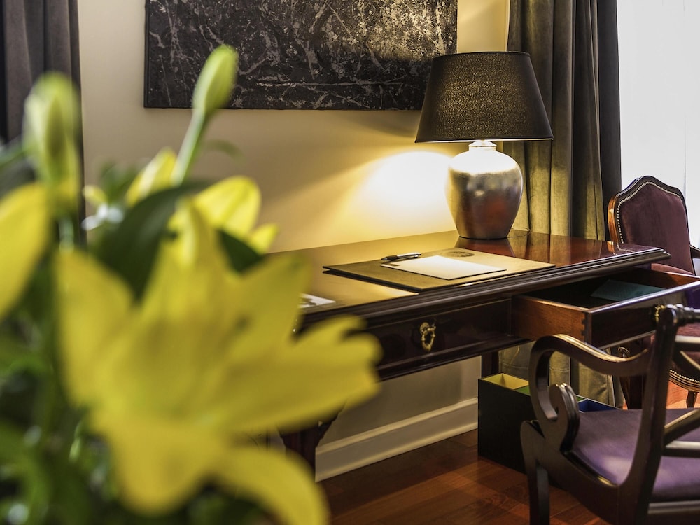Suite, 1 King Bed (Imperial)