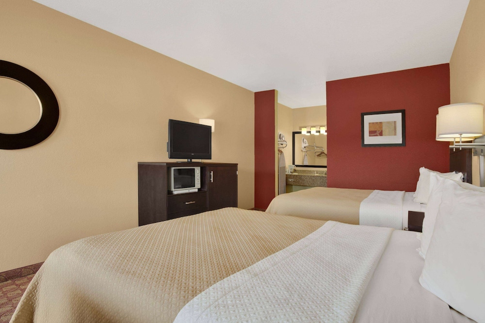Room, 2 Queen Beds, Accessible, Non Smoking