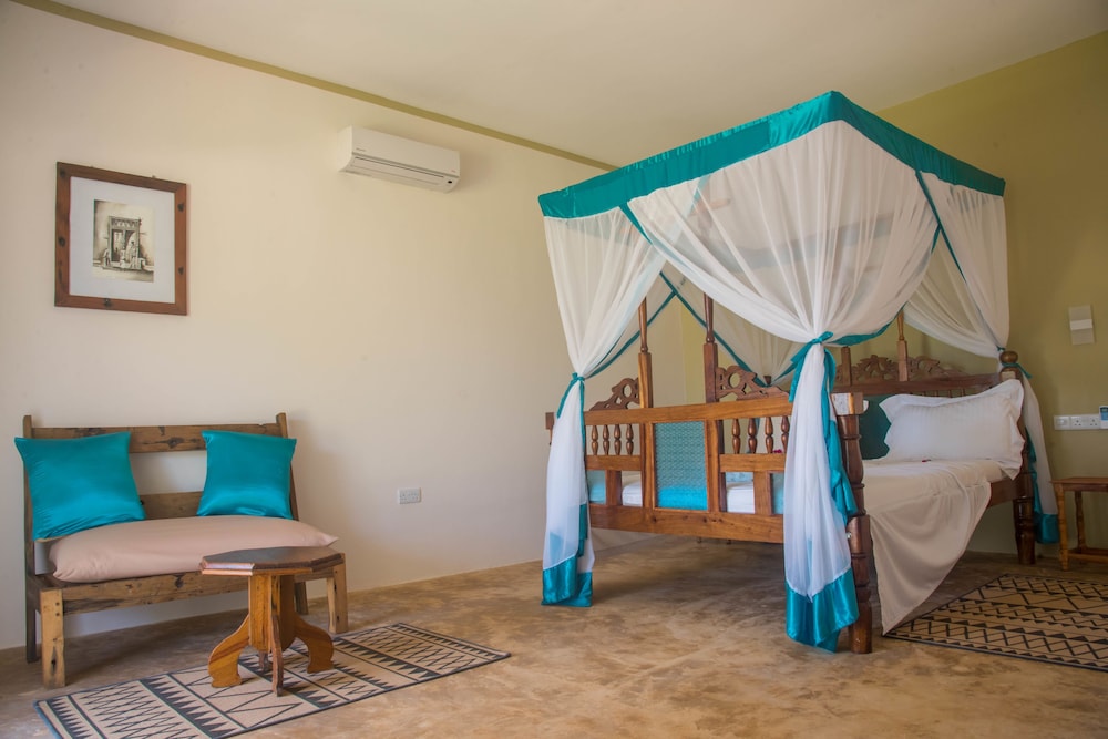 Deluxe Room, 1 King Bed, Sea View thumbnail 5