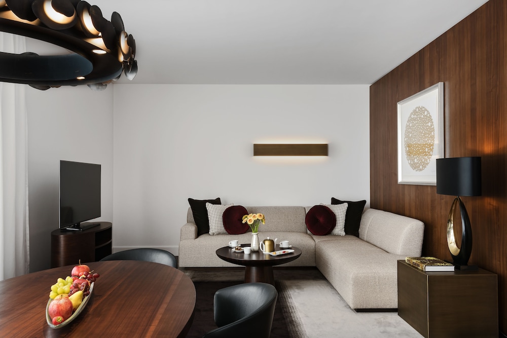 Contemporary Lake view Panorama Suite with Spa Access photo 2