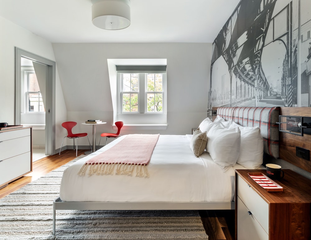 Deluxe Room, 1 King Bed (Bath in room)