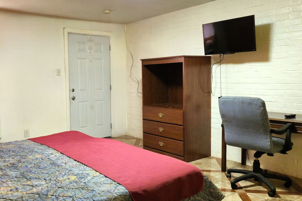 Signature Condo, Multiple Beds, Refrigerator & Microwave photo 3