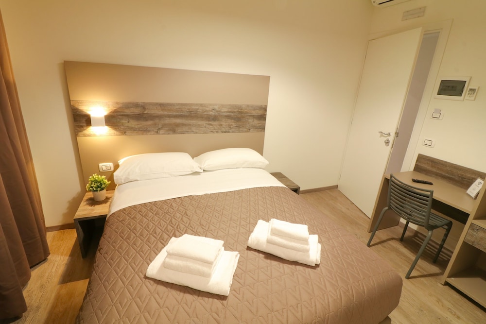 Economy Double Room, 1 French bed,City View photo 1