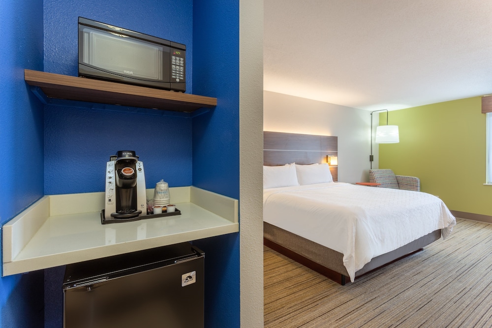 Suite, 1 Queen Bed, Accessible (Mobility Tub) - Photo 1