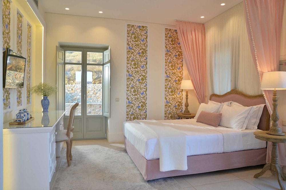 Deluxe Suite, Sea View - Photo 38