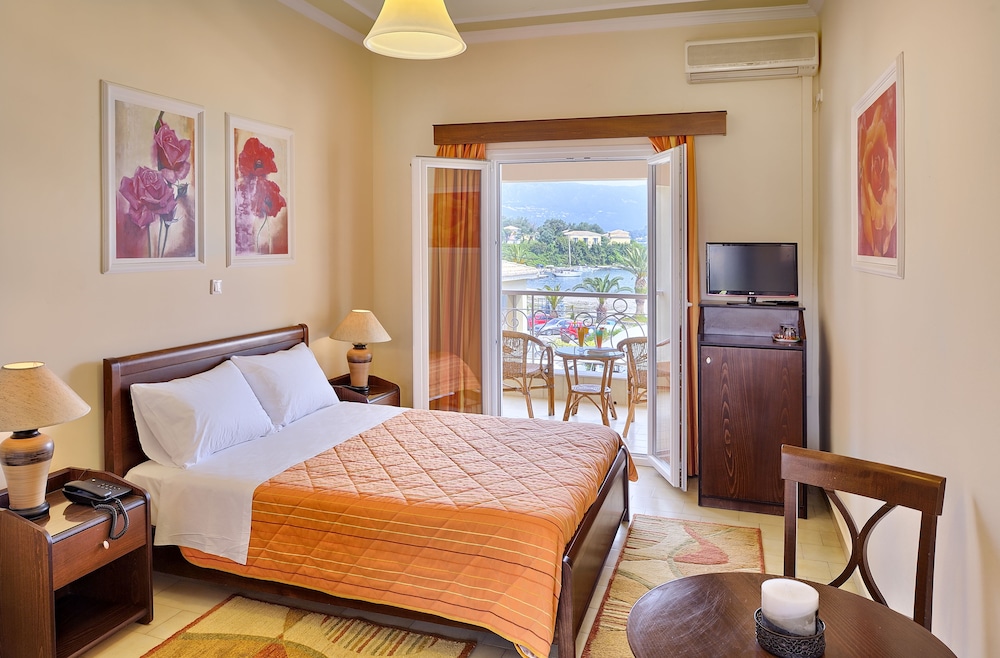 Double or Twin Room, Partial Sea View - Photo 2
