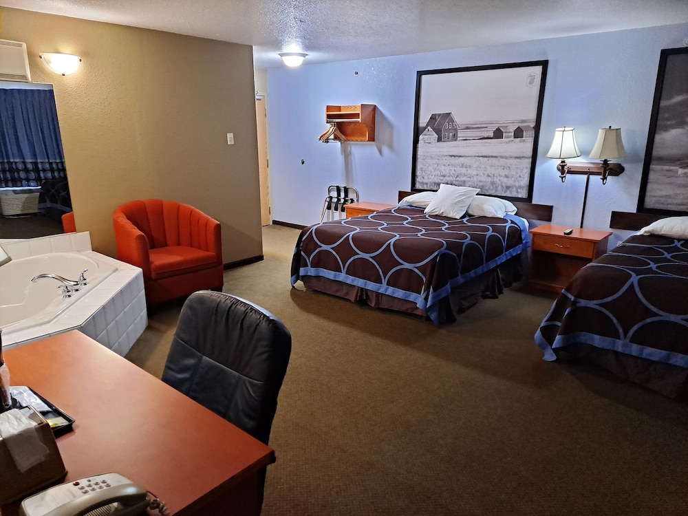 Suite, 2 Queen Beds, Fireplace