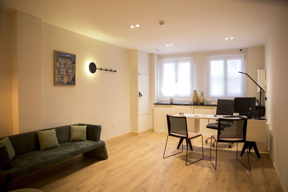 Deluxe Double Room, City View - Photo 2