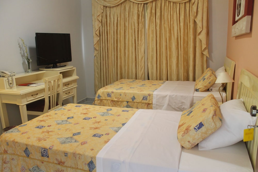 Business Twin Room, Multiple Beds photo 2