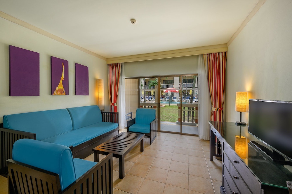 Premium Suite, 1 Bedroom, Pool View (King) - Photo 2