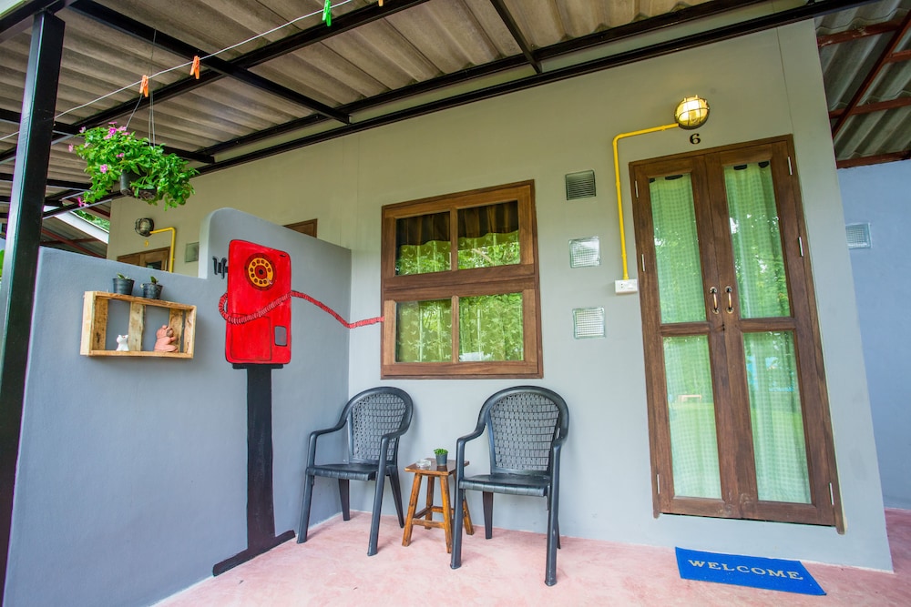 Deluxe Room with AirCon photo 2