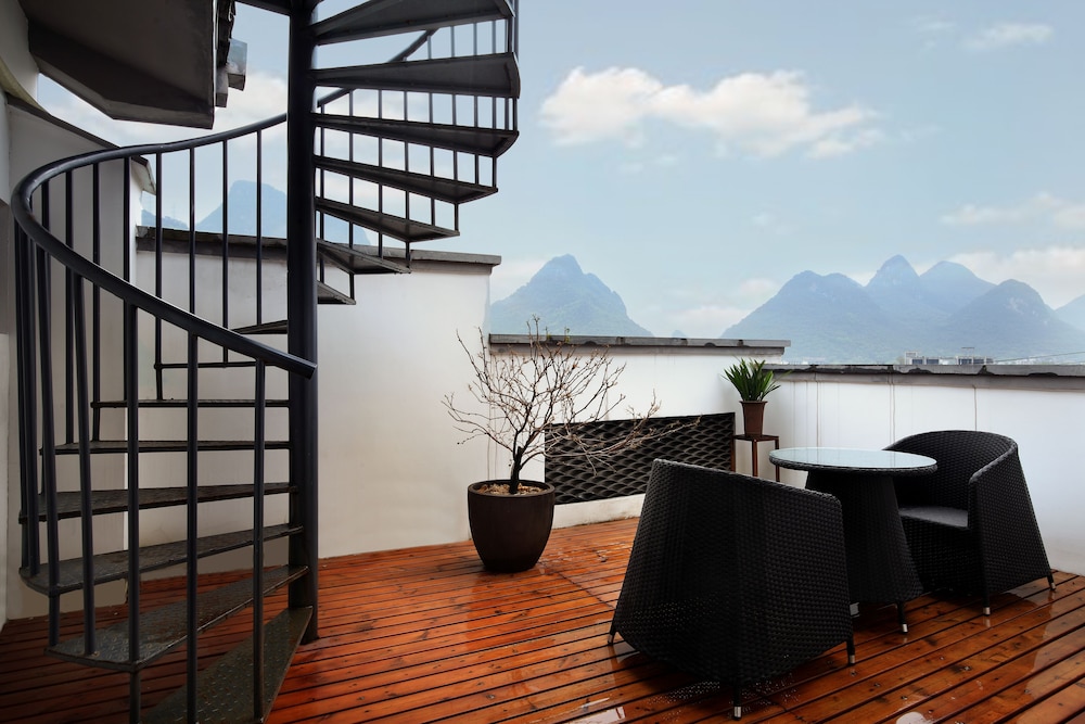 Deluxe Suite, Hill View photo 3