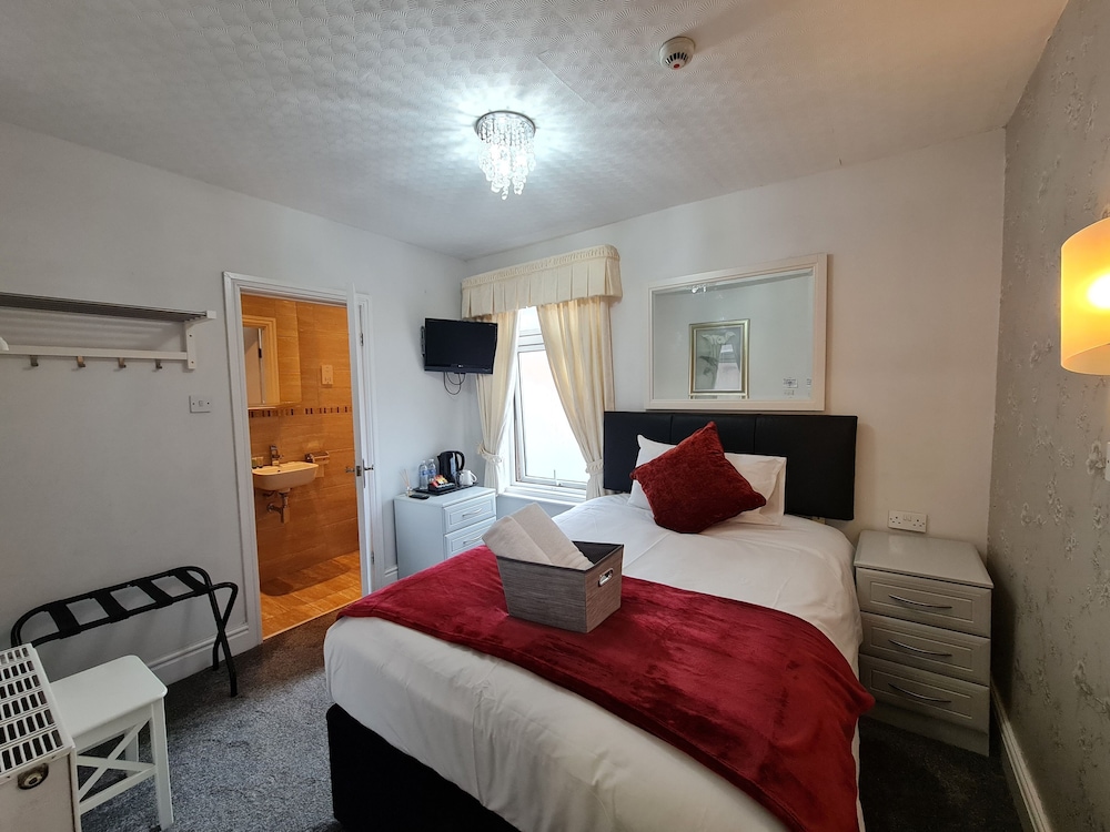 Room 6- First Floor Small Double En-suite