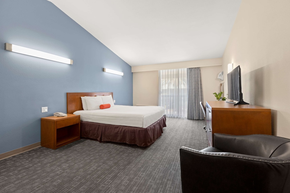 Deluxe Room, 1 King Bed