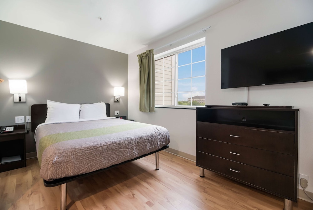 Deluxe Room, 1 Queen Bed, Accessible, Non Smoking photo 1