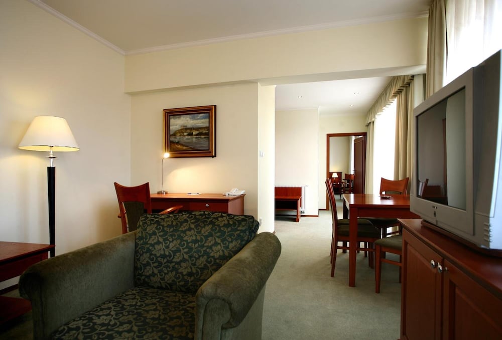 Suite - Photo 5