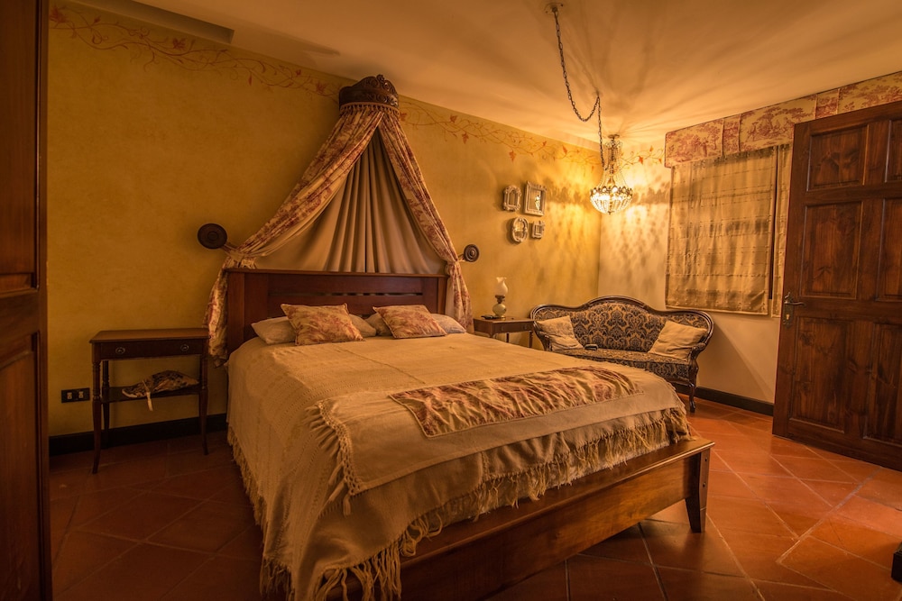 Deluxe Villa, 2 Bedrooms, Pool Access, Mountain View