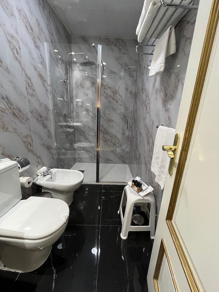 Deluxe Double Room, Balcony - Photo 10