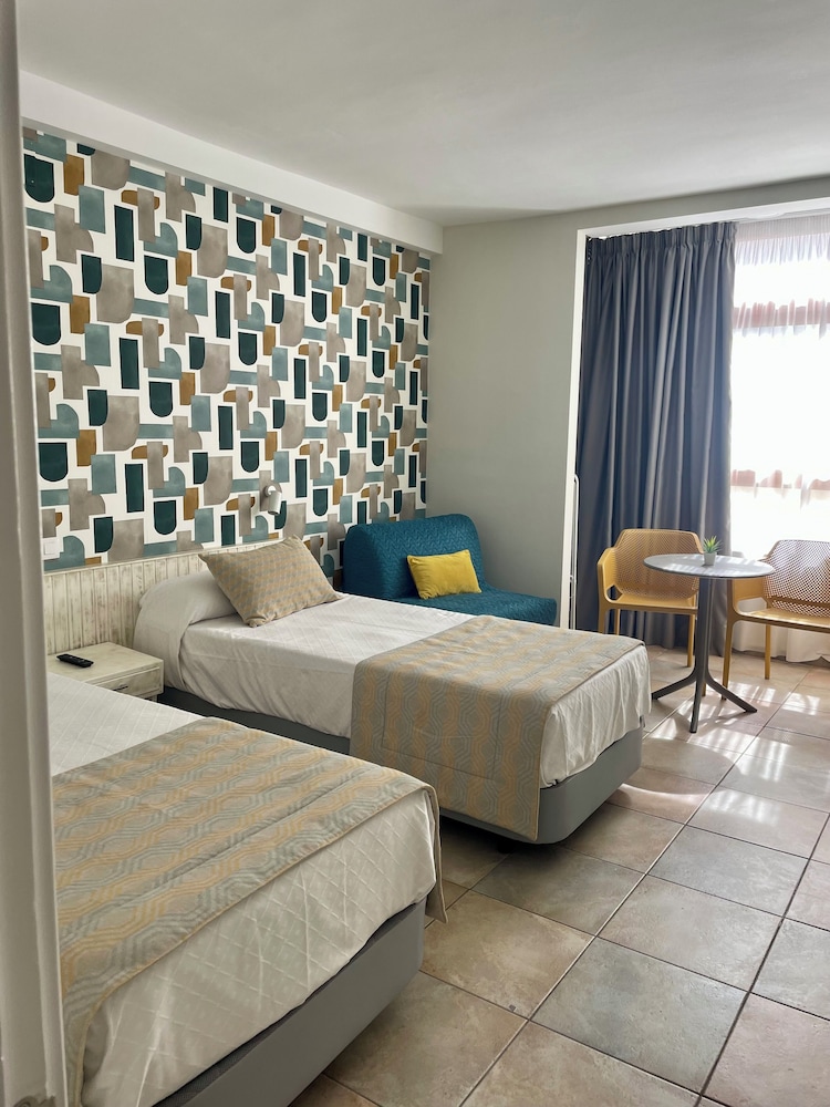 Superior Triple Room photo 2