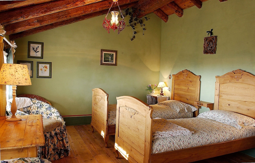 Classic Double Room, Pool Access, Garden View photo 2