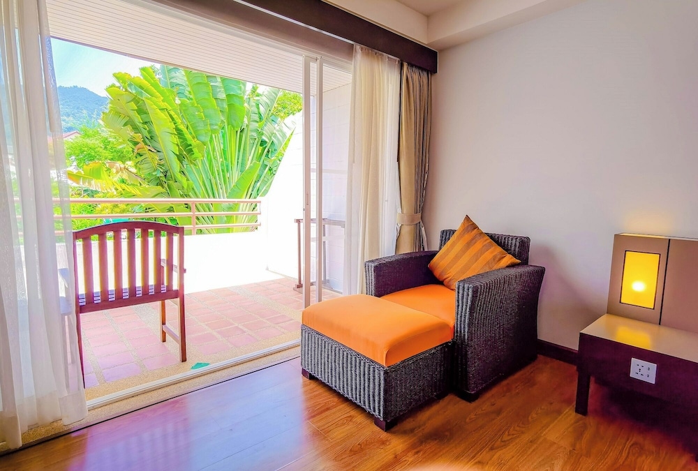 Premium Deluxe Room - Photo 12