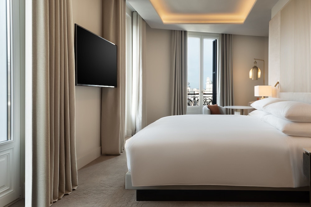 Premium Room, 1 King Bed, Non Smoking, City View (Corner)