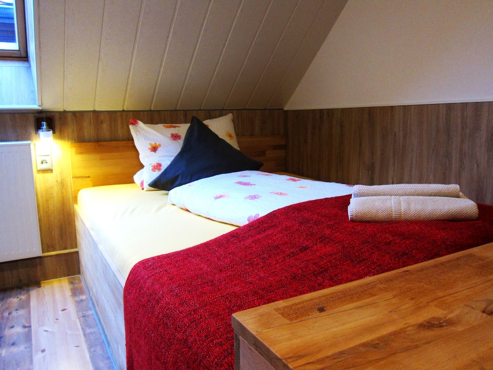 Basic Room, 1 Double Bed photo 3