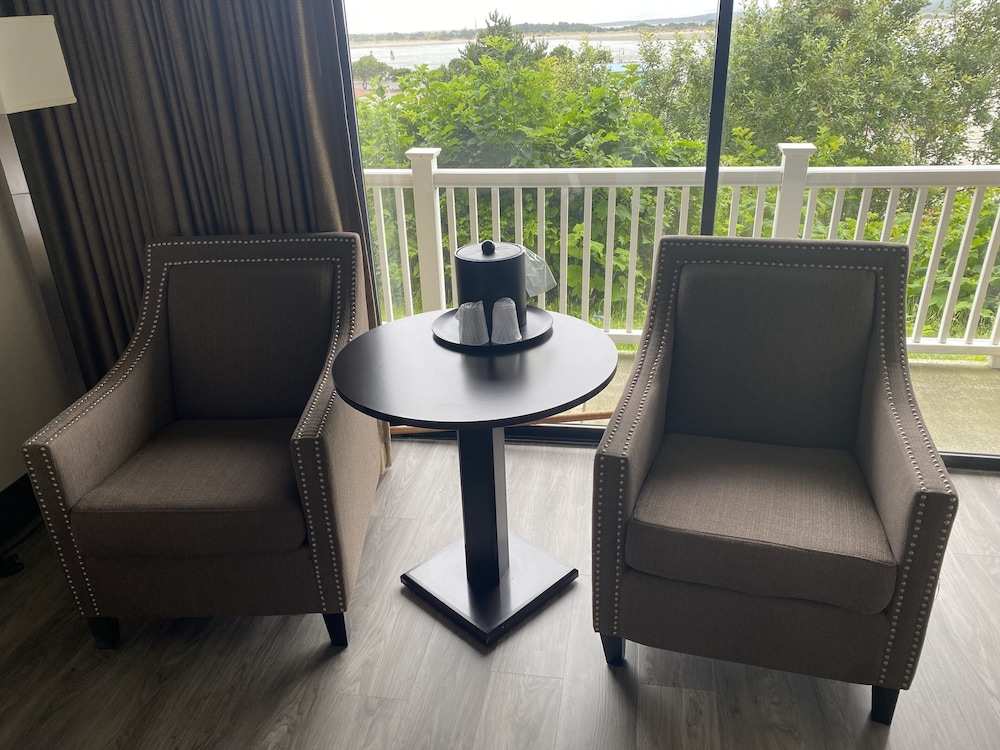 Standard Room, 1 King Bed (Pet Friendly) photo 2
