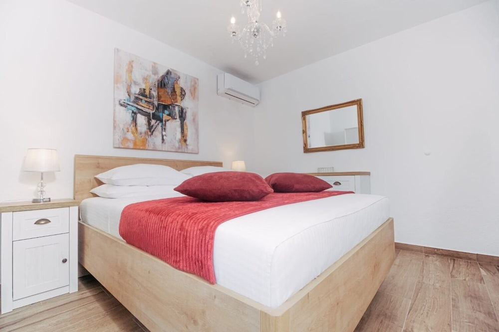 Apartment (Sandra - quiet & close to the beach -) photo 1