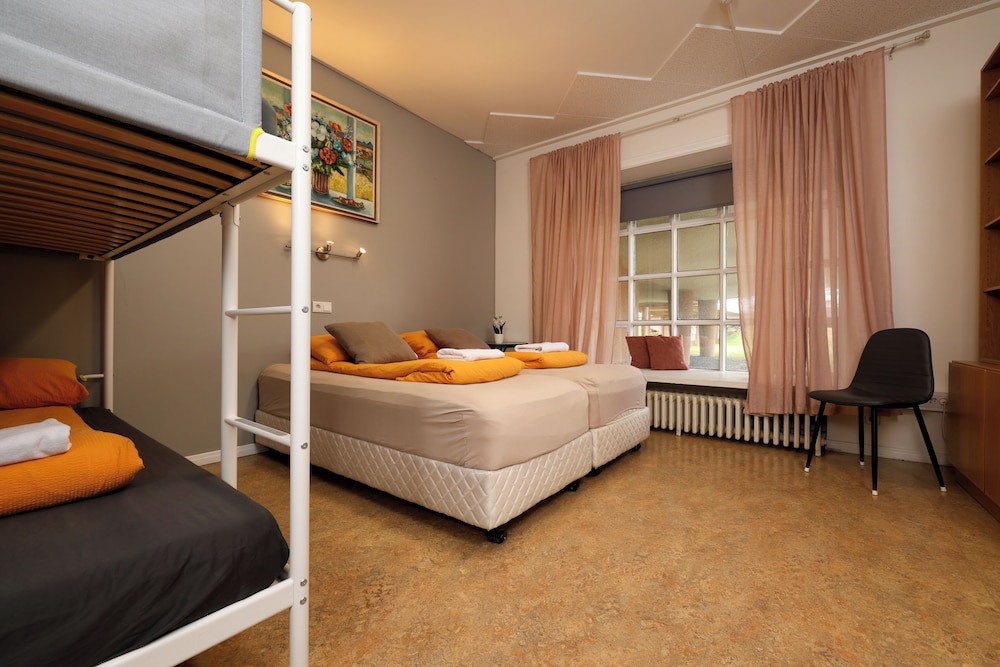 Quadruple Room with Shared Bathroom and Free Parking photo 1