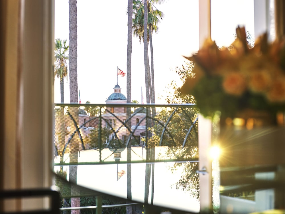 Beverly Hills Suite With Patio