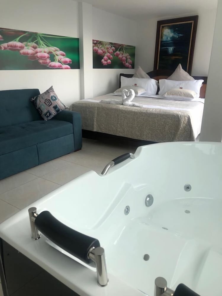 Suite, 1 King Bed with Sofa bed photo 2