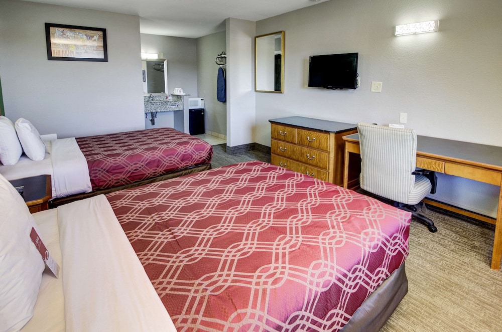 Standard Double Room, 2 Double Beds, Non Smoking - Photo 1