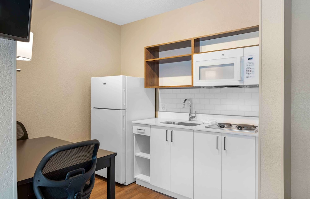 Studio, 1 Queen Bed, Accessible, Non Smoking (Hearing Impaired) - Photo 4