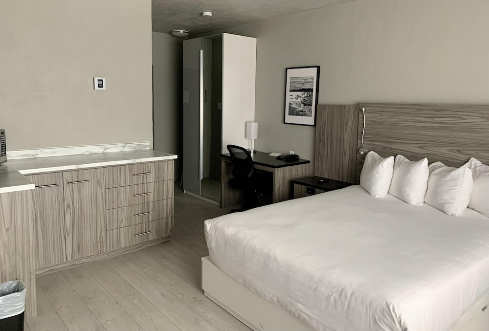 Suite, 1 Queen Bed, Sea View photo 3