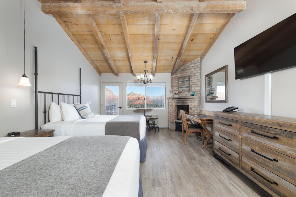 Premier Room, 2 Queen Beds - Photo 2