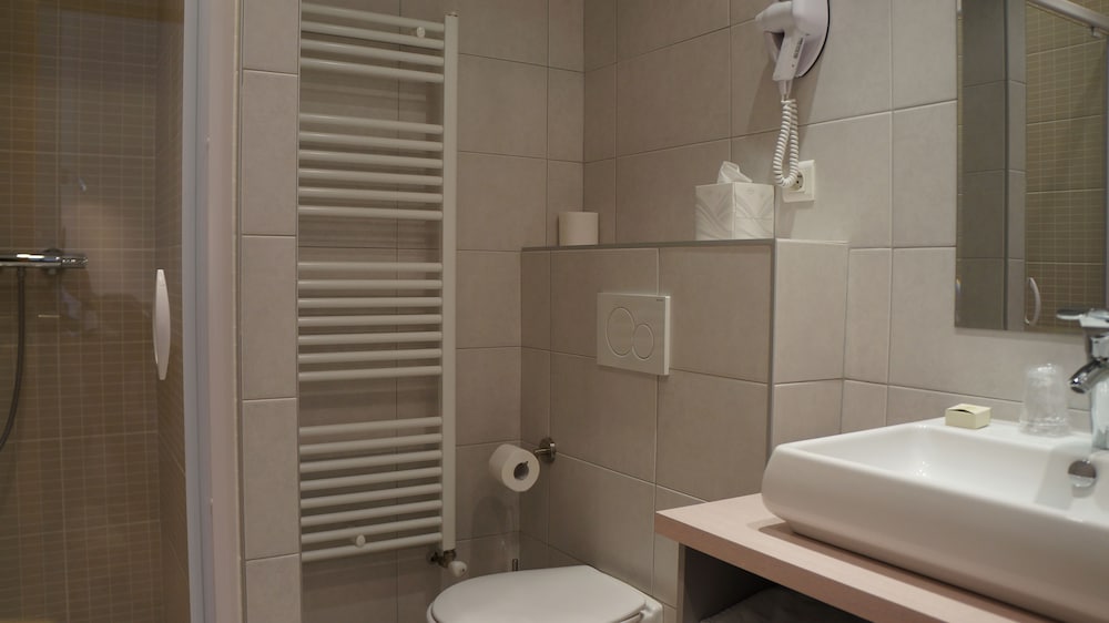 Standard Double Room, Non Smoking - Photo 3